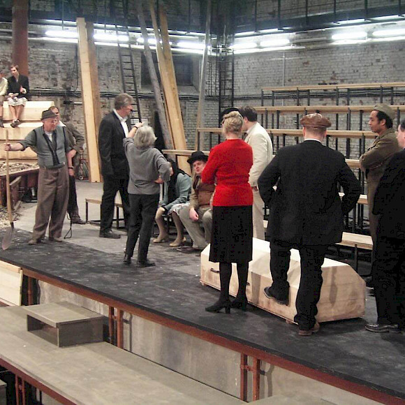 von Martin Sperr Theater Bonn, Halle Beuel, Probenbesprechung  mit Ensemble, Bühne: Martin Kukulies, Foto: Kukulies